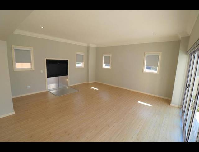 4 BEDROOM HOUSE FOR SALE IN OLIVEDALE